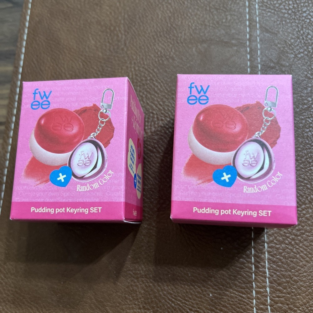 Fwee Blurry Pudding Pot - MV05 BOSS + Red Pendant Keyring x2